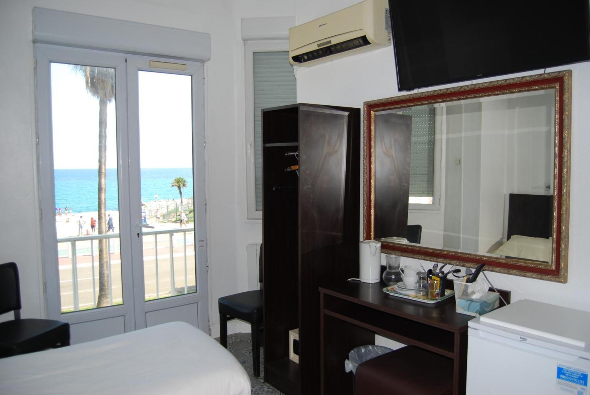 Azur Hotell