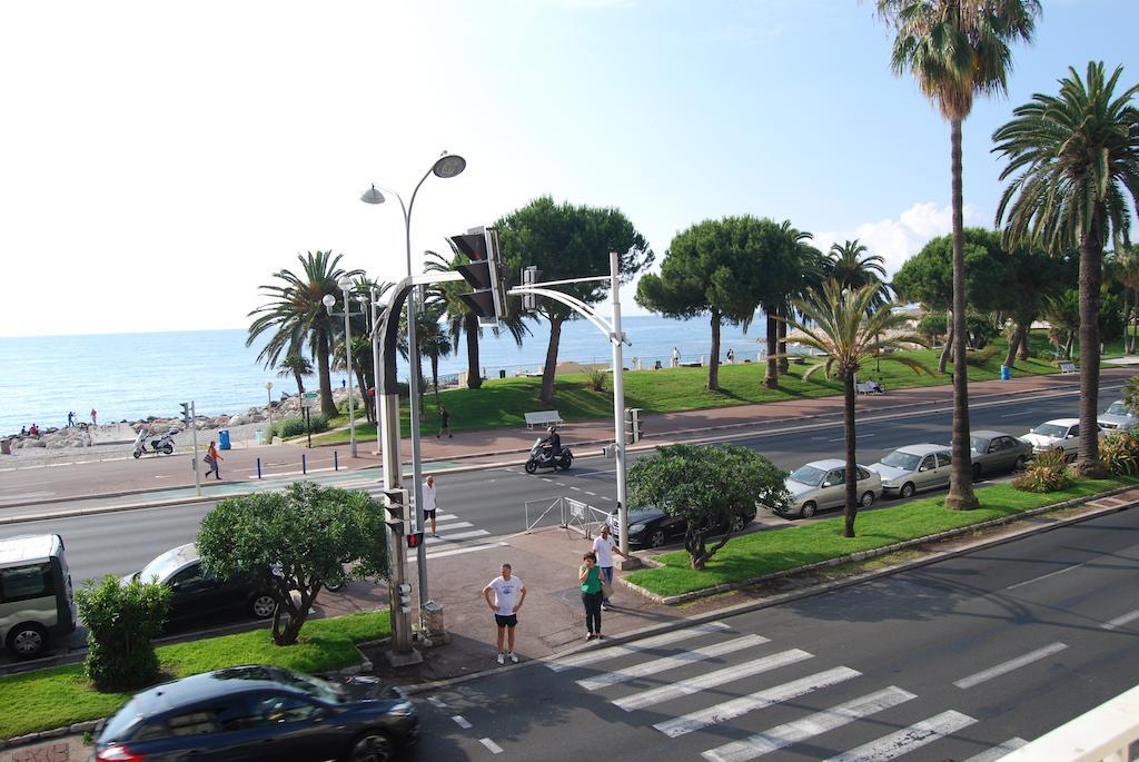 Azur Hotell 2*